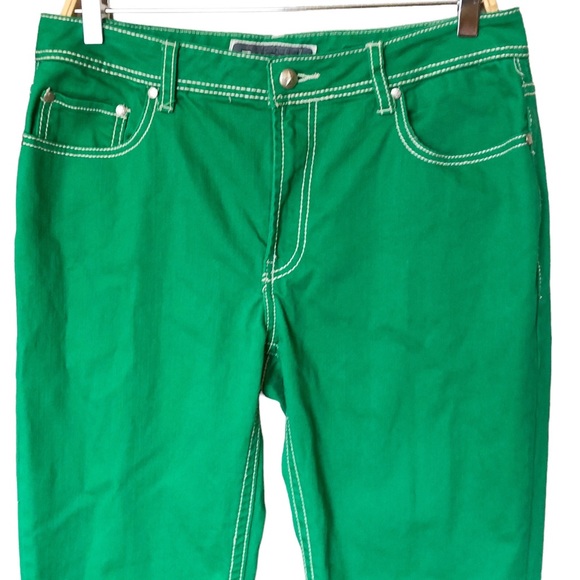 Vintage-style vibrant green apple pocket Jeans with contrast stitching - Picture 4 of 7